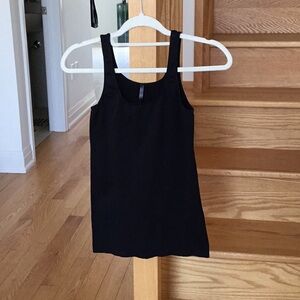 Aritzia Talula Babaton Seamless Black Women's Tank Top.